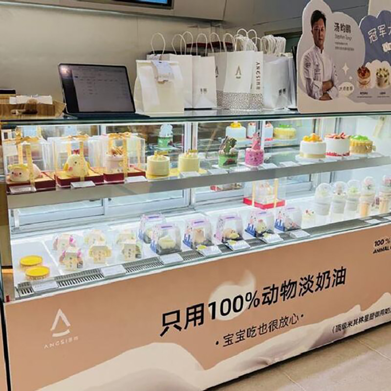 Double-layer ultra-clear glass three-layer cake display case