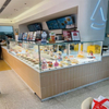 Vertical sliding door cake display case